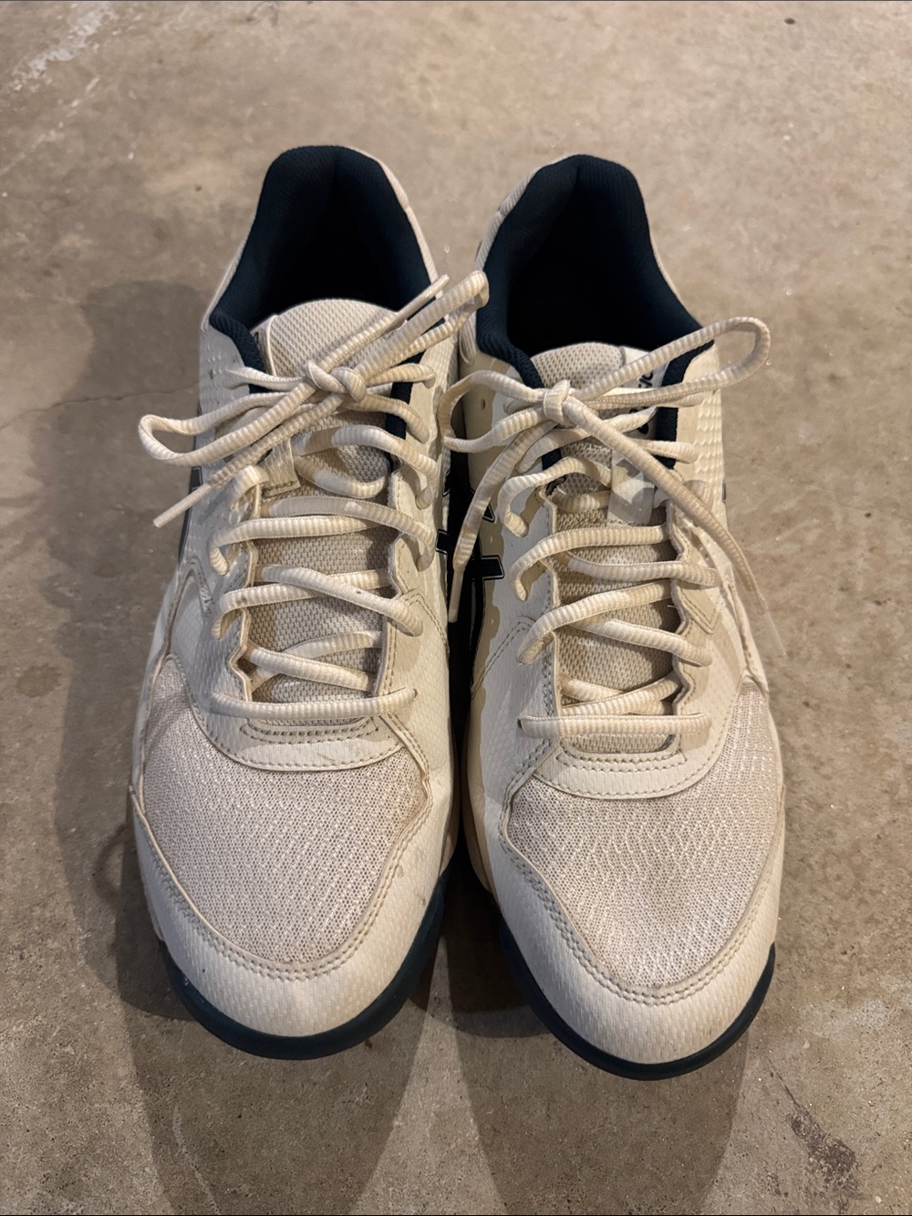 🚨🚨 ASICS Men's Casual Lace-Up Sneakers in Beige